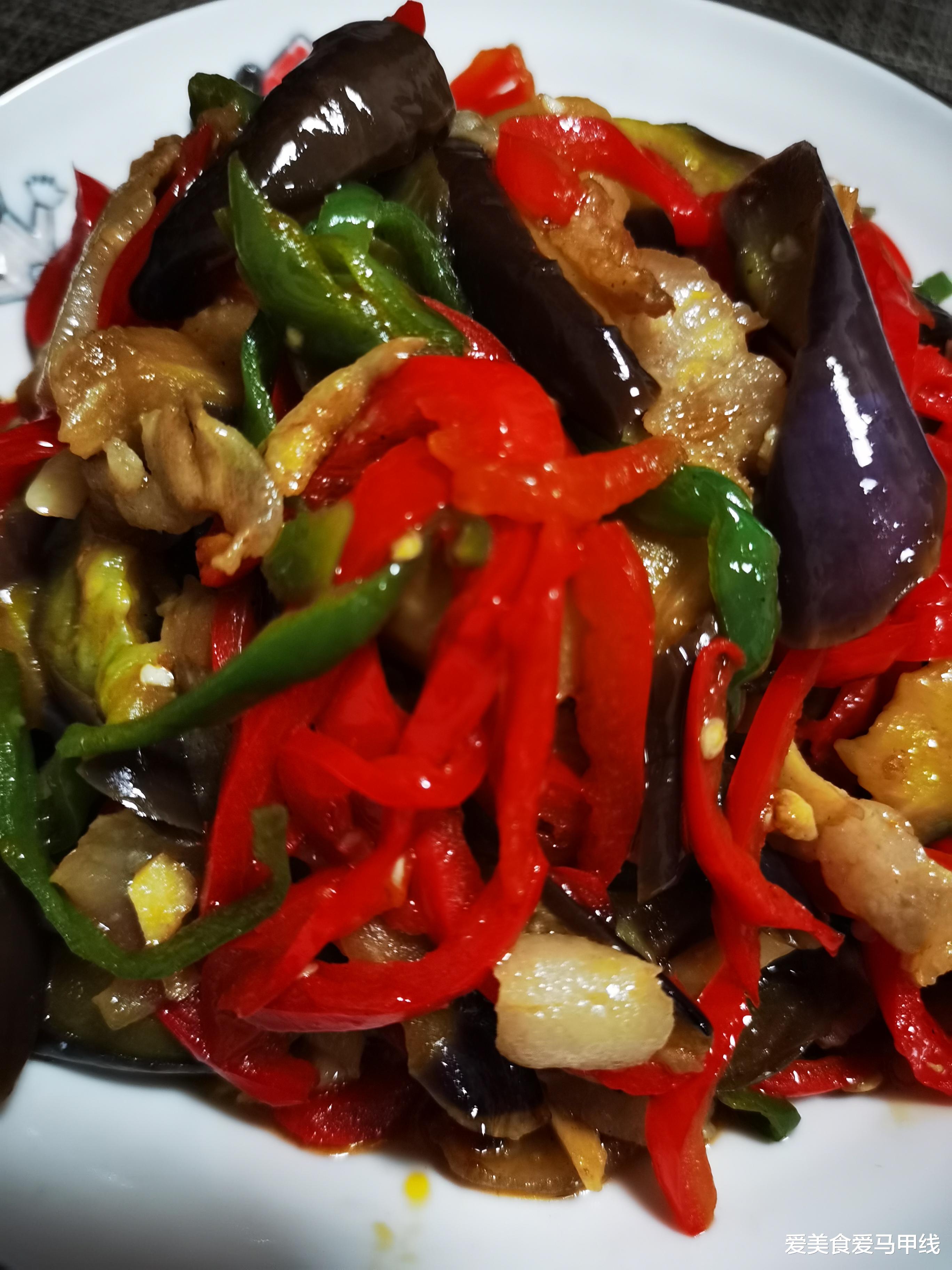 爱美食爱马甲线|先生开会完就赶回了家，他一边帮忙我切菜，一边八卦霍尊和陈露
