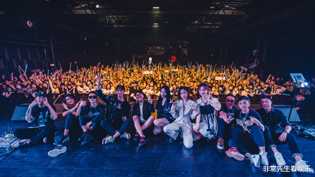 张天爱|《好声音》发布新版海报,王靖雯位居C位,但总冠军大概率不是她