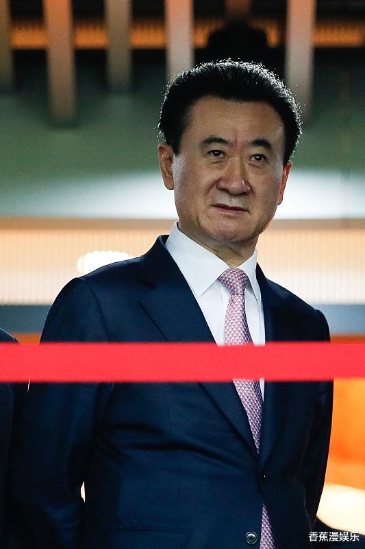 王健林|王健林，重返富豪榜，3年还了6000亿，是谁在背后给他撑腰！