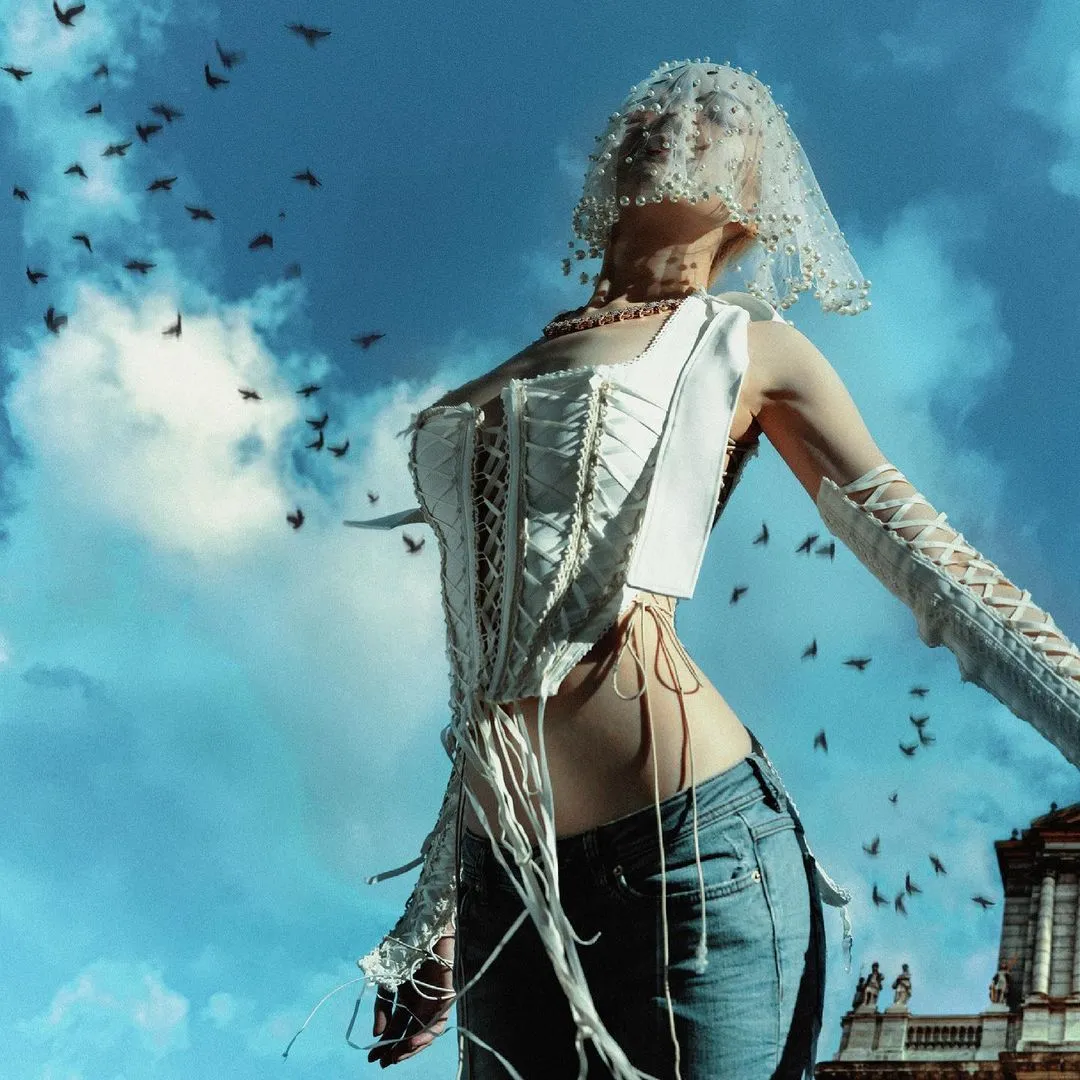 InsDaily|翻版Jennie？这个美女DJ凭“杰尼龟脸”出圈，肉肉身材甜中带辣…