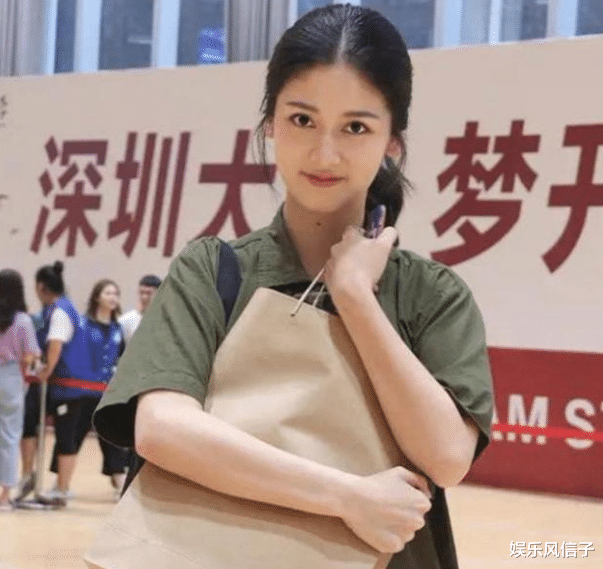 孔汝淳|孔汝淳被嘲打扮老气，一点都不像00后，本人无奈发长文回应