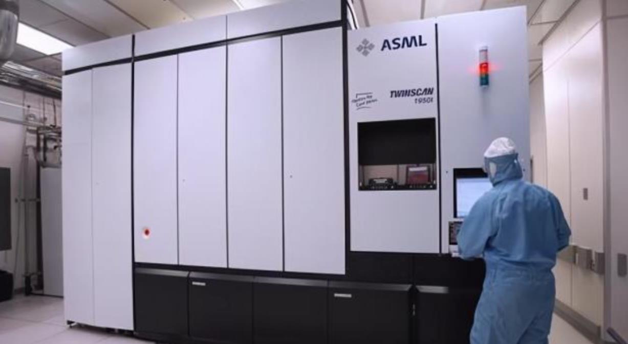 光刻机|向中出货有变，ASML正式就光刻机发声了