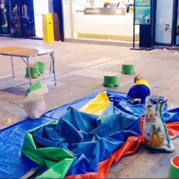 |90后妈妈带3个孩子住毛坯房,每月6800块的房贷,下辈子不做房奴