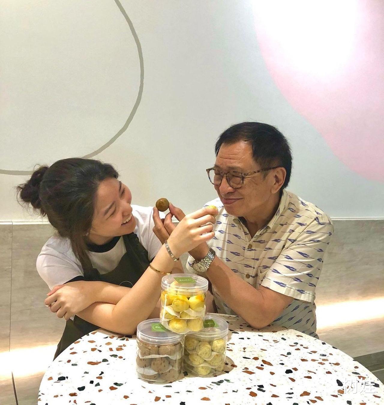 许绍雄|许绍雄24岁女儿官宣订婚，未婚夫高大帅气，两人交往数年感情深厚