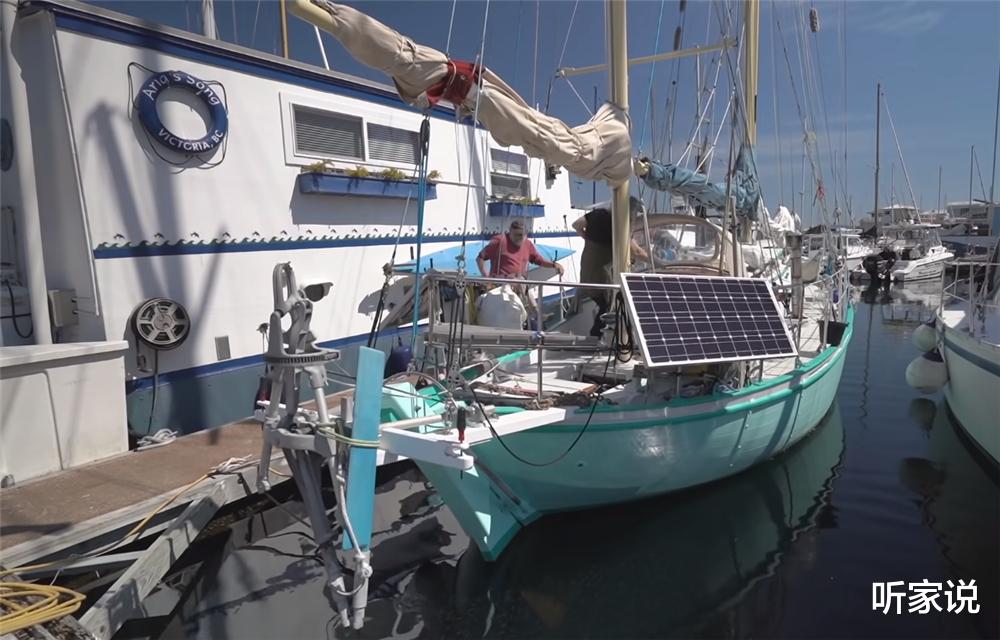 61岁老两口，在14㎡“船屋”中生活7年，蜗居船舱，却幸福快乐