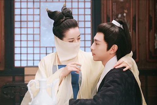 李嘉欣|1989年，李嘉诚带18岁港姐李嘉欣回家，3小时后，原配在家中过世