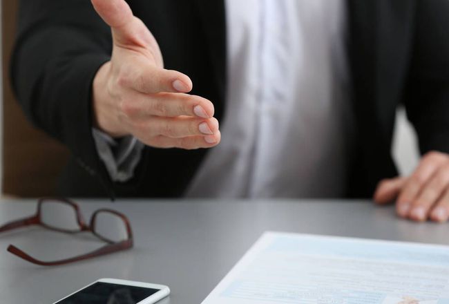 西装|应聘者面试完之后跟我多聊了两句,就这两句话导致他直接被PASS