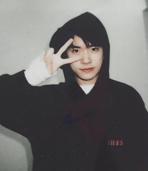 刘德华|易烊千玺晒“1cm近照”，衣服暗示太明显，网友：你才20岁呀