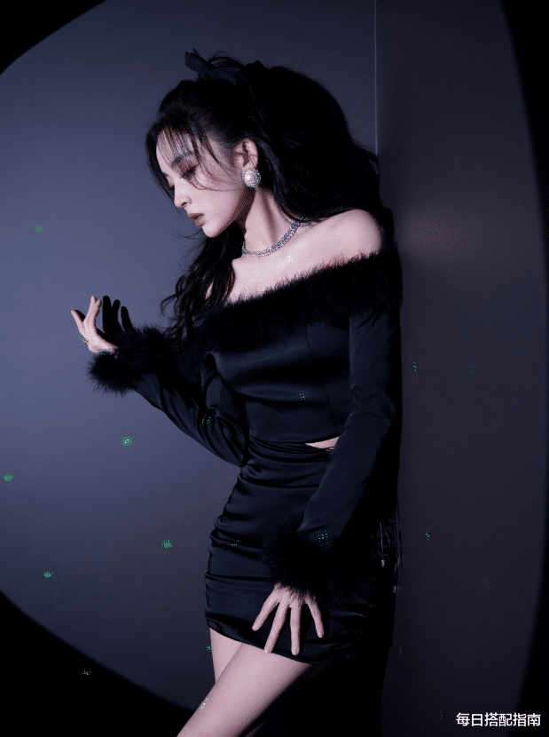 每日搭配指南 娜扎真不愧是“异域”美人，穿黑天鹅套装优雅大气，这颜值太绝了