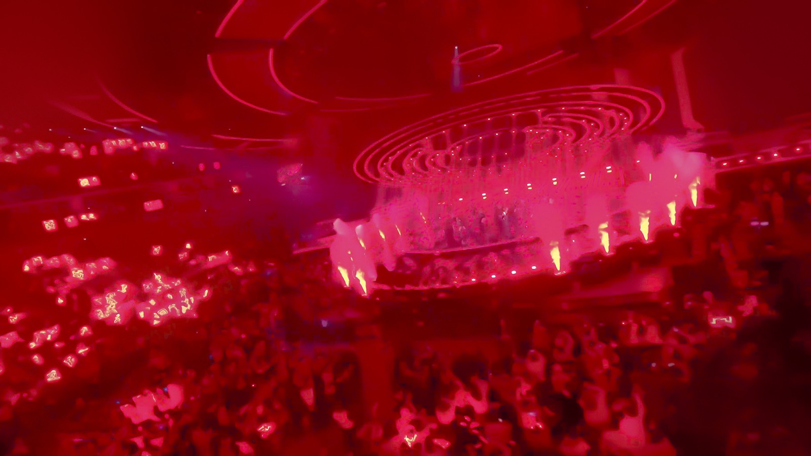 肖战|肖战为啥总是反差这么大？不经意的出现，给人超级反差的一面