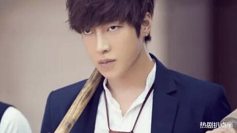 华晨宇|?都说帅却越看越怪的男星！瘪嘴斗鸡眼鞋拔子脸，王凯华晨宇都在列