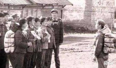 濮存昕|濮存昕：2岁患小儿麻痹，24岁娶营级干部，68岁还在照顾病母