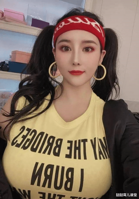 |“最美裁判”火了，颜值和身材皆为“极品”，网友：顶不住了