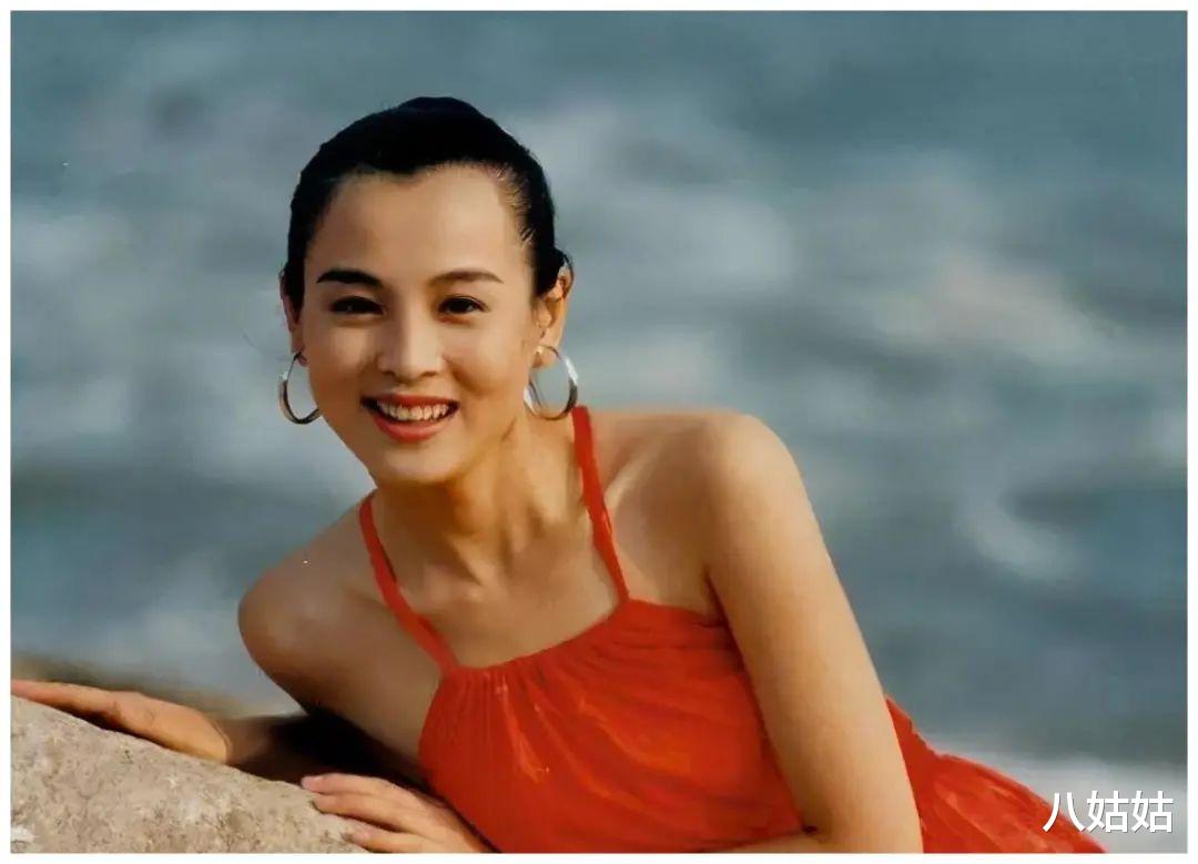 宋丹丹|英达抛弃宋丹丹，英宁抛弃赵明明，英家的两位前儿媳，如今怎样了