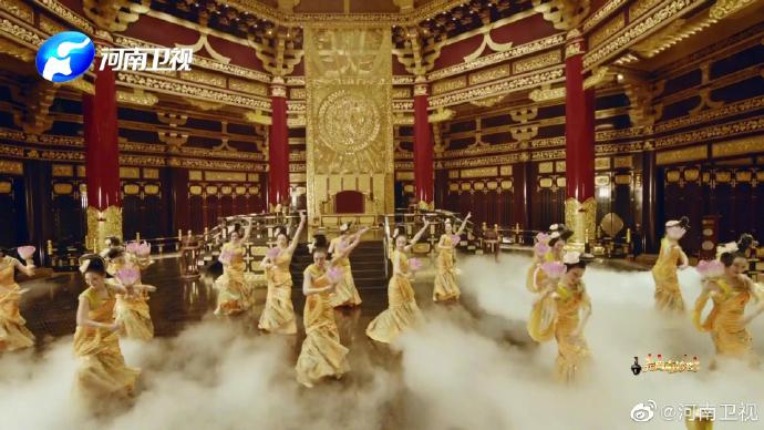 电和影 河南卫视元宵奇妙夜再次出圈！实景拍摄审美在线，串场太绝了