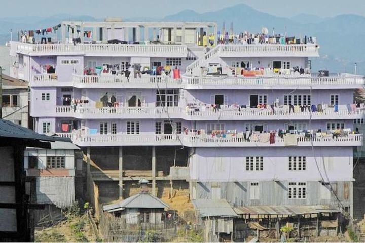 胡思乱想是我的作风 娶了39个老婆,印度建筑工实行一夫多妻制,他如何保证雨露均沾?