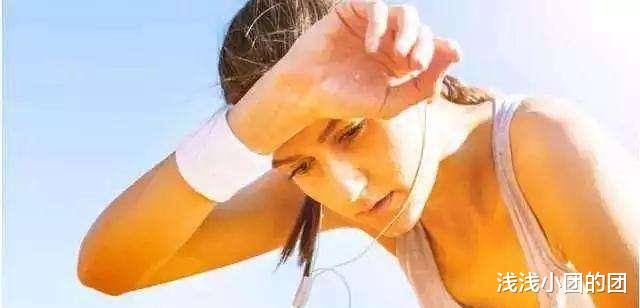 呼啦圈|加速女性发胖的行为，吃零食不算回事，在榜首的多数女性天天在做