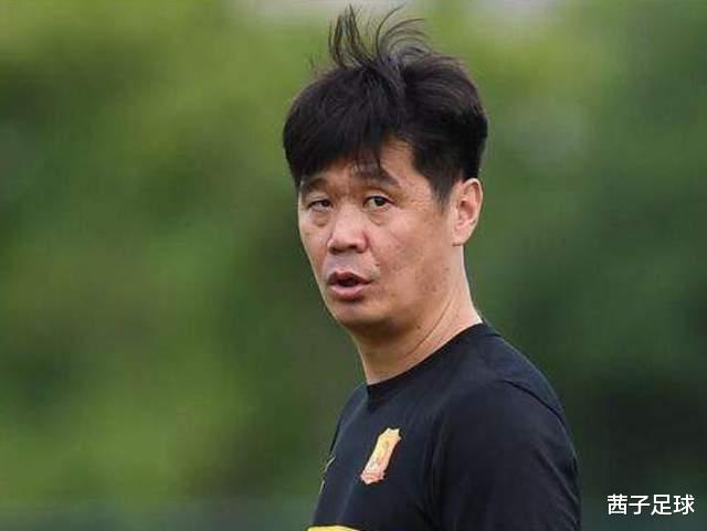 郑智|是喜是悲？42岁郑智又首发出场，球迷吐槽：中国足球真没人了