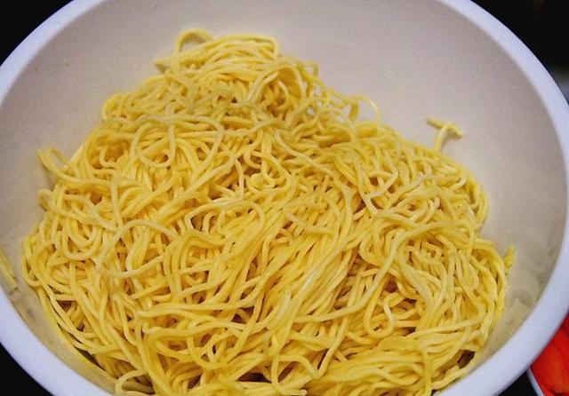 郝永亮育儿|炒面前为什么要把面条蒸一下？