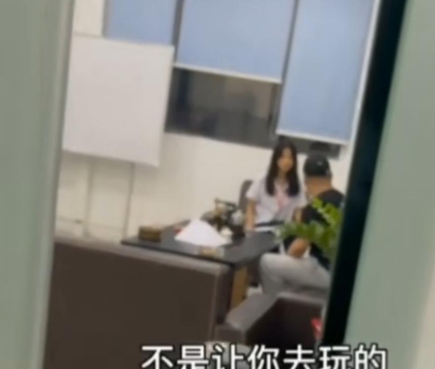 高秀花说育儿|父亲给大学生女儿月生活费一千元，女儿：饿死算了，不耍男友吗？