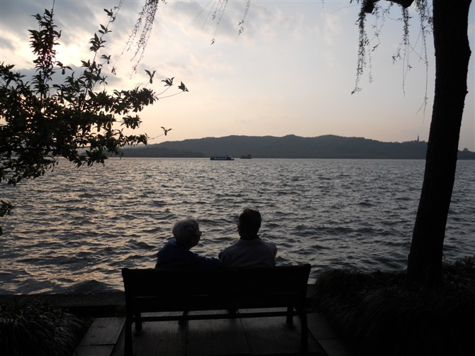  网友分享爷爷年轻时「追」奶奶的情书！字体美、告白真！网友：看了都想嫁！