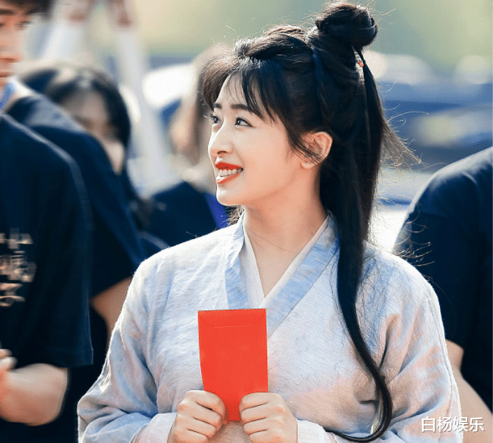 张含韵|张含韵新古装剧开机，32岁造型仍扮少女，全员高颜值热剧没跑