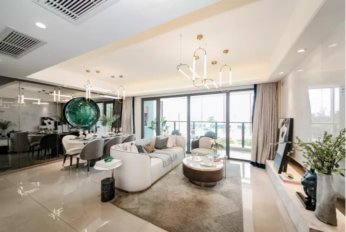 弘阳交付又遭维权!样板间落地窗变矮墙,业主直呼“上大当”