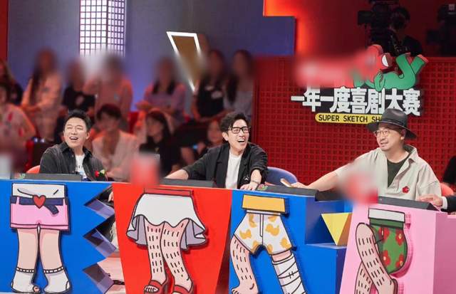 佟丽娅|47岁黄渤现身小镇菜市场，卖橙子动作熟练，佟丽娅生图气质太出众