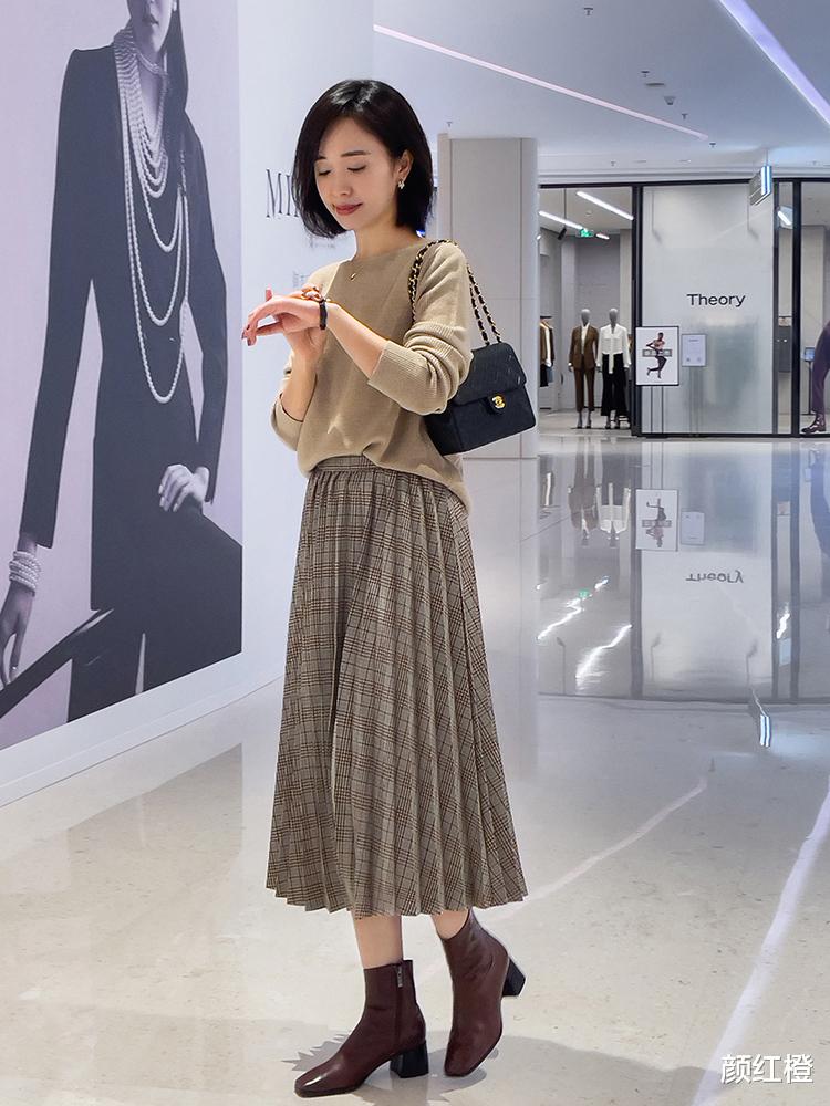 颜红橙 真正洋气的女人都不会乱穿衣，看看这些百搭日常的穿搭，保暖洋气