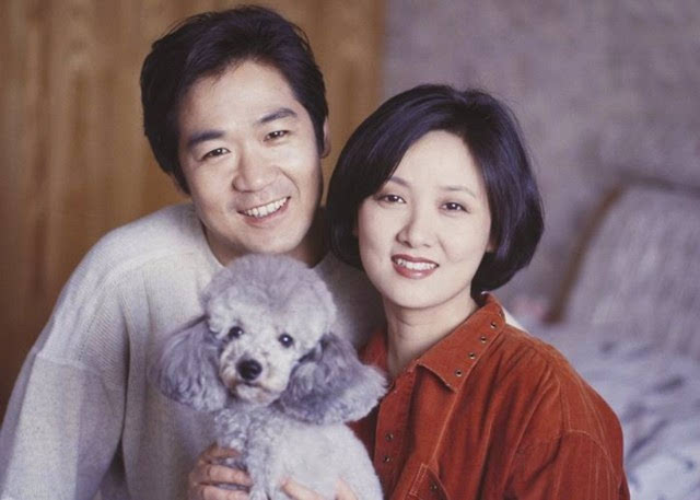 王奎荣|国家一级演员美娇妻对比，杜旭东老婆够美了？看看王奎荣老婆！