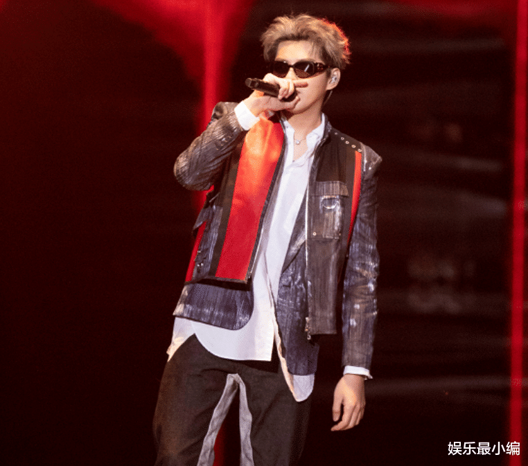 吴亦凡|吴亦凡厂牌新歌首唱，直接把赛车搬到了舞台，演出状态不受风波影响
