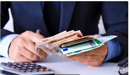 |妹子一看就是城里来的，在玉米地里这么穿，不扎胳膊么