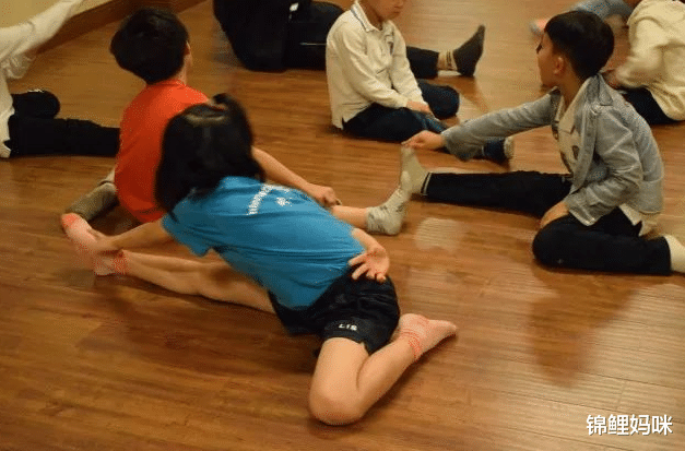 锦鲤妈咪|孩子小时候高人一头，长大后身高却“后劲儿不足”，问题出在哪里