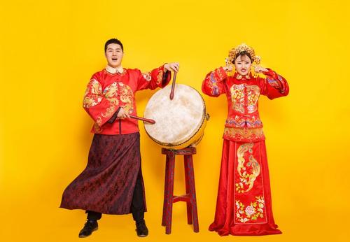 卜师傅八字命理|火命女遇上了火命男，同命相恋，合多有利，中上等婚配，令人羡煞