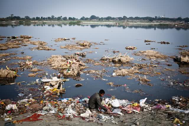 少明科学|印度再曝河流污染问题：细菌含量超标3000倍，水面都是有毒的泡沫
