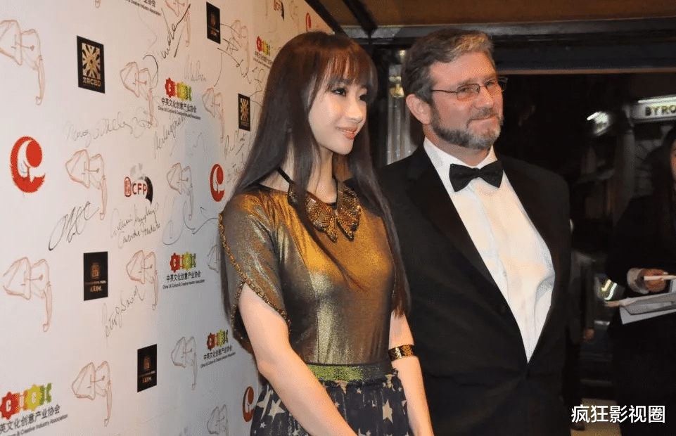 娱乐圈|娱乐圈真正的正黄旗“格格”,末代皇帝溥仪的后人,如今怎样了?