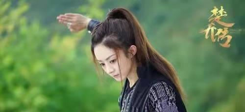 迪丽热巴|圆头扁头、溜肩直肩、仪态风情、女明星卷起来有多厉害？