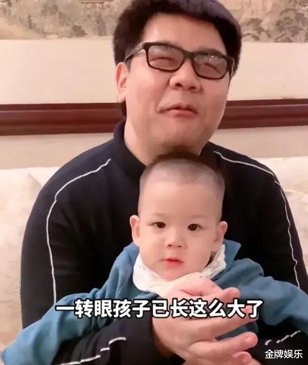 王一博|盲人歌手杨光官宣结婚生子！孩子都快两周岁了，老婆相当漂亮