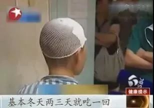 舜网 太恶心！广东女子在超市买烤鸡腿吃出活蛆，商家：180度虫子不可能会蠕动