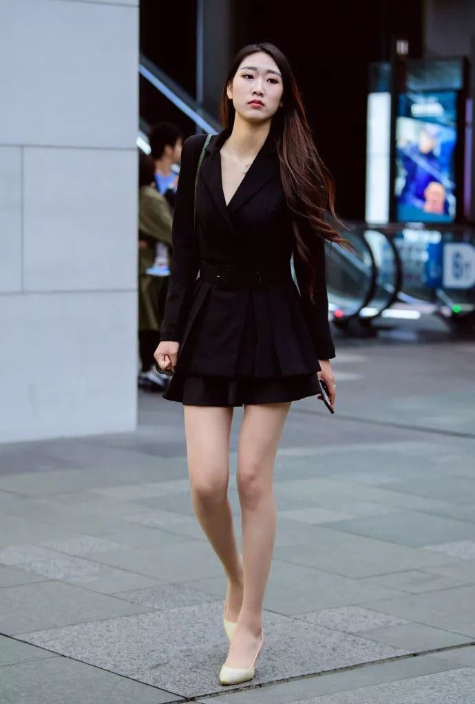 穿衣搭配|简单气质的黑色西装裙,职场范儿十足,大方时尚又好搭配