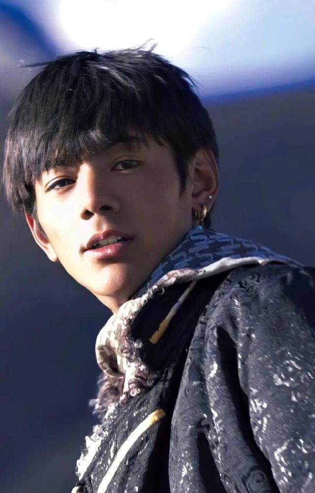 电影|最铁的粉丝也看不下去了：丁真古装照被吐槽太丑，“没了纯真”