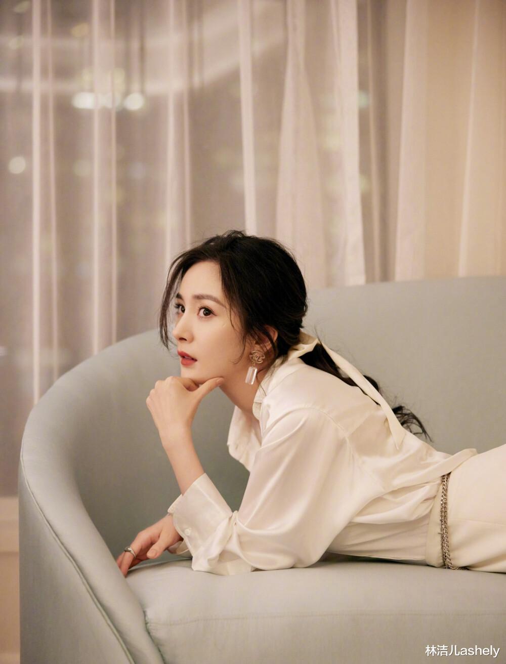 杨幂|这些女明星的眼睛里有星星，贾静雯葡萄眼灵动，杨幂狐狸眼好撩人