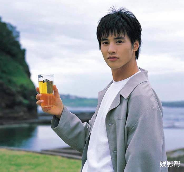 肖战|他因太帅曾红遍亚洲,10年没拍戏,仅靠脸就有花不完的钱