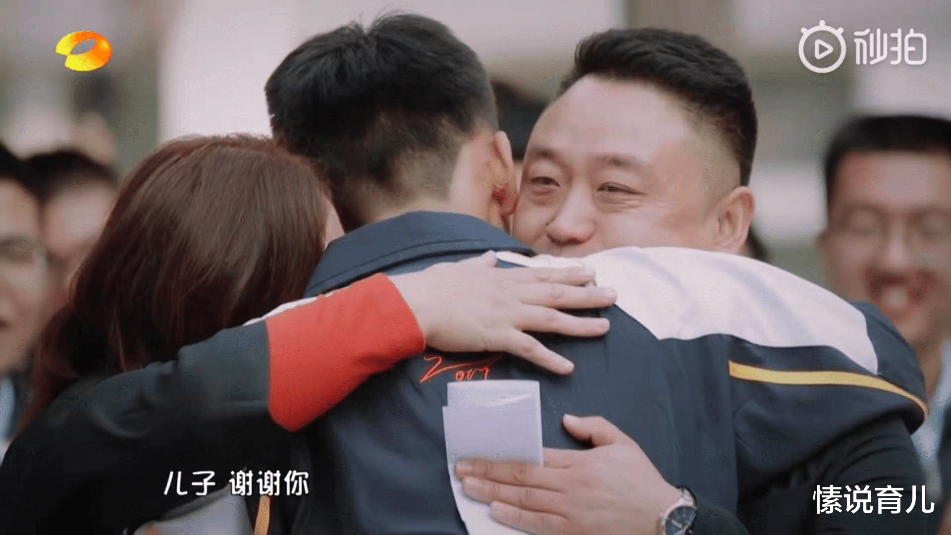 愫说育儿 高二男生手把手教直男老爸“做人”，实名羡慕，我也想有个这样的儿子！