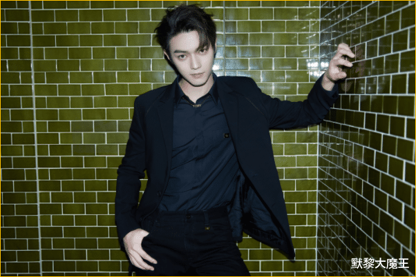 张哲瀚|“最受欢迎”男演员大洗牌，张哲瀚第5，龚俊仅第3，榜首再次易主