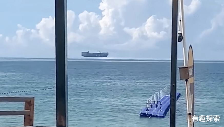 科学家 美国水面出现一幕奇景,似乎有个巨型碟状物体,平行世界打开了?