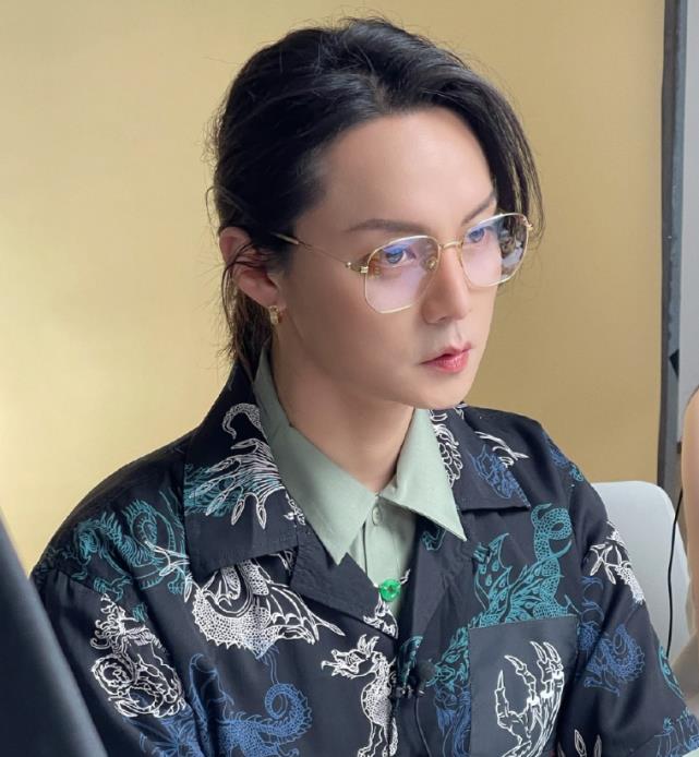 蛋白质|尹正减肥后日渐“姨化”，侧颜撞脸金星，这还有谁认得出