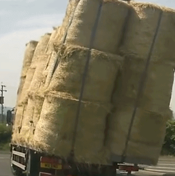 酒吧|“今天酒吧蹦迪时踩到的，软软的一团，这是啥啊”哈哈哈无敌了！！