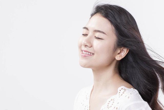 姐姐|“最年轻姥姥”火了！抱外孙逛商场太亮眼，网友：看着像宝妈