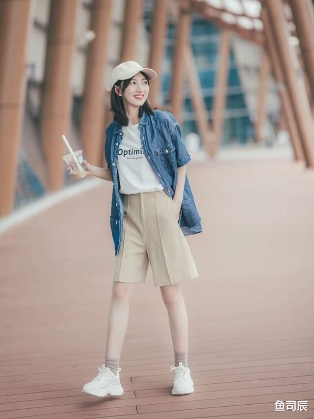 鱼司辰|想变成“商圈精英”的女神，试一试西服搭配波点连衣裙，高贵大气